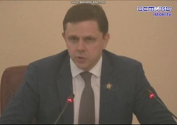 Конструкции-нелегалы и хулиган, который настойчиво бьет стекла на остановке у бывшего Дормаша Конструкции-нелегалы и хулиган, который настойчиво бьет стекла на остановке у бывшего Дормаша