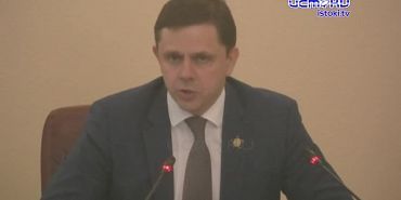 Конструкции-нелегалы и хулиган, который настойчиво бьет стекла на остановке у бывшего Дормаша