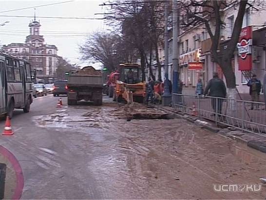 В районе кафе "Сказка" прорыв водопровода парализовал движение