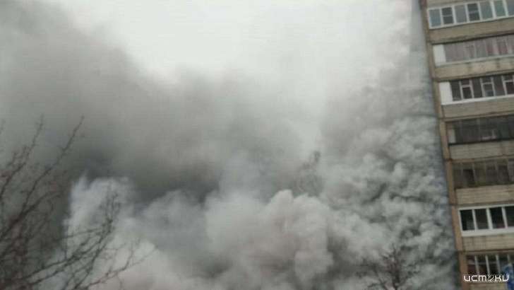 Дым столбом: в Орле полыхала девятиэтажка в Северном районе