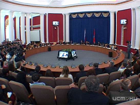 Губернатор, 60 журналистов и 3 часа общения: острые вопросы и обтекаемые ответы 