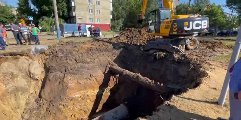 В Орле починили водовод в районе 909 квартала. Воду обещают дать к обеду1625726998