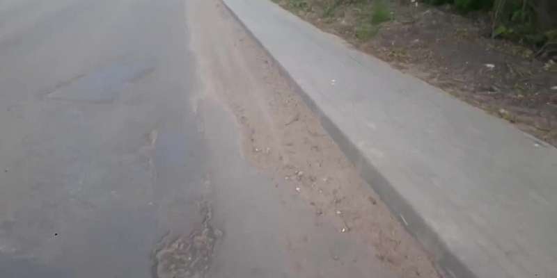 Автомобилисты жалуются на разбитые дороги в Малоархангельске