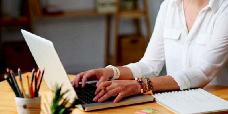 Орловские учителя требуют компенсировать им расходы на дистанционное обучение