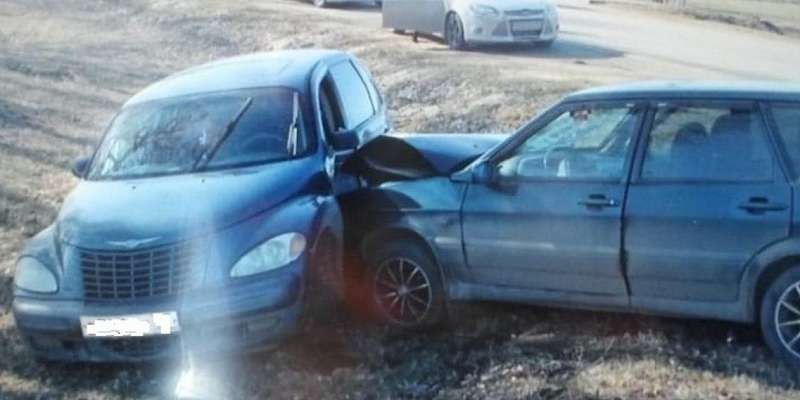 Под Болховом водитель ВАЗа устроил ДТП, обгоняя «Крайслер»