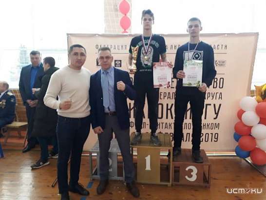 Боксер Александр Поветкин вручил награды орловским тренерам