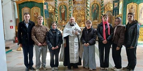 Выпускники школы № 33 посетили Николо-Песковский храм, чтобы помолиться перед перед ЕГЭ