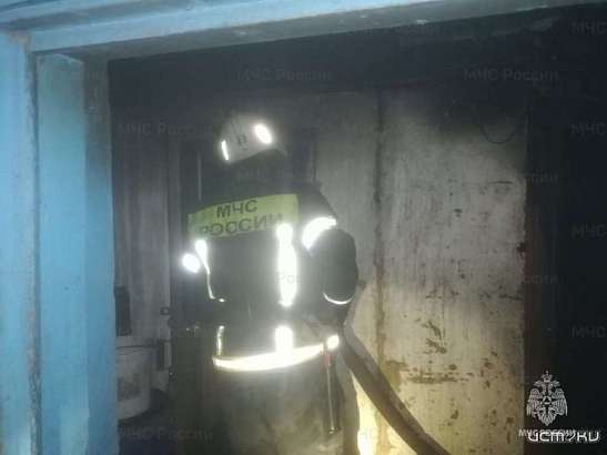 В Орле в крупном пожаре едва не погибли пенсионерка и мужчина