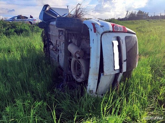 Под Орлом с трассы улетела и опрокинулась «Лада»