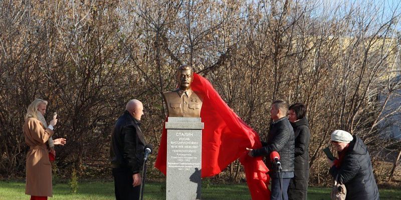 В Орловской области открыли бюст Сталина