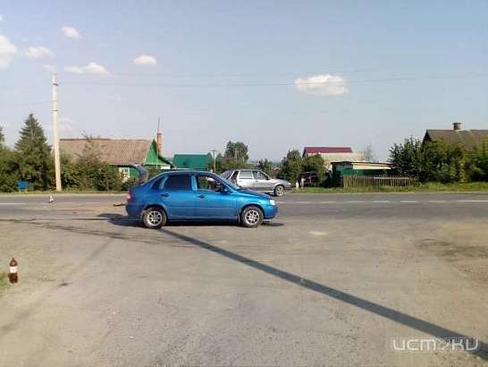 Во Мценске столкнулись два автомобиля Во Мценске столкнулись два автомобиля