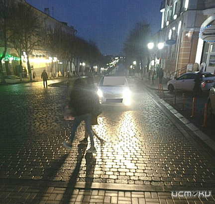 Глазами очевидцев: в Орле в пешеходной зоне на ул. Ленина прокатилась иномарка
