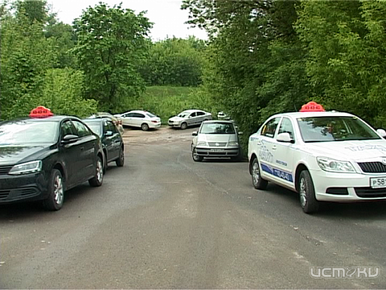 Таксисты устроили массовую забастовку 