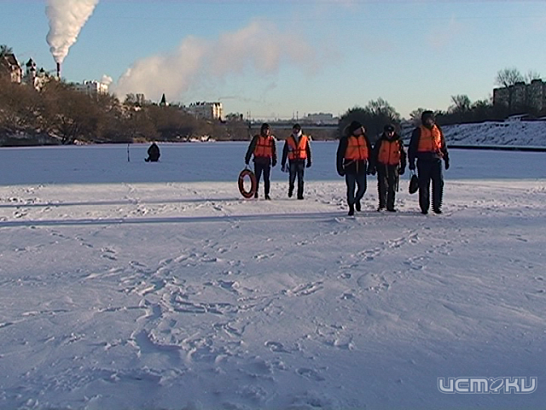 Спасатели и студенты рассказали об опасности выходить на лед 