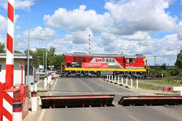 Железнодорожники напомнят автомобилистам о последствиях нарушения ПДД на переездах