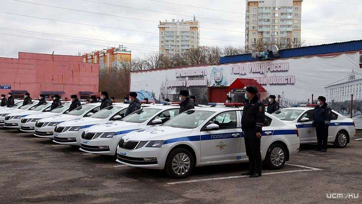 В День сотрудника ОВД орловские инспекторы получили 25 новых патрульных машин