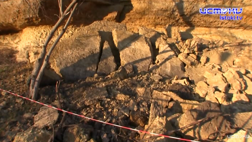 В марте орловчан огорошила печальная новость: часть склона в ландшафтном парке Дворянское гнездо обвалилась прямо на пешеходную дорожку