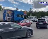 В Орле в районе METRO из-за аварии образовалась огромная пробка