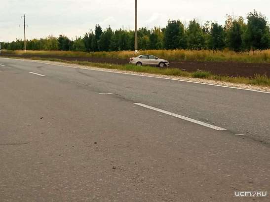 На орловской трассе «Мерседес» улетел в кювет