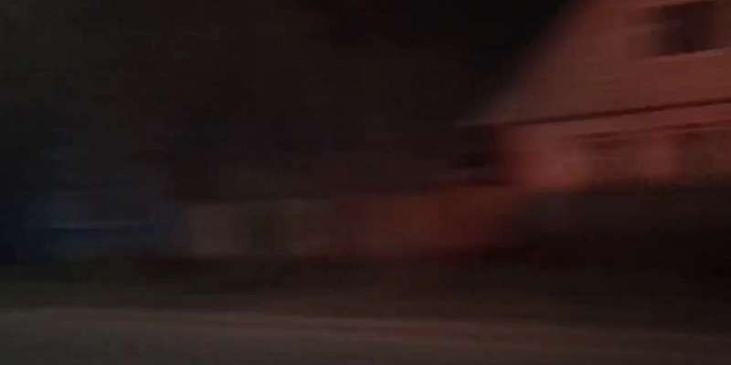 Видео: после полуночи орловчан переполошил пожар в частном секторе