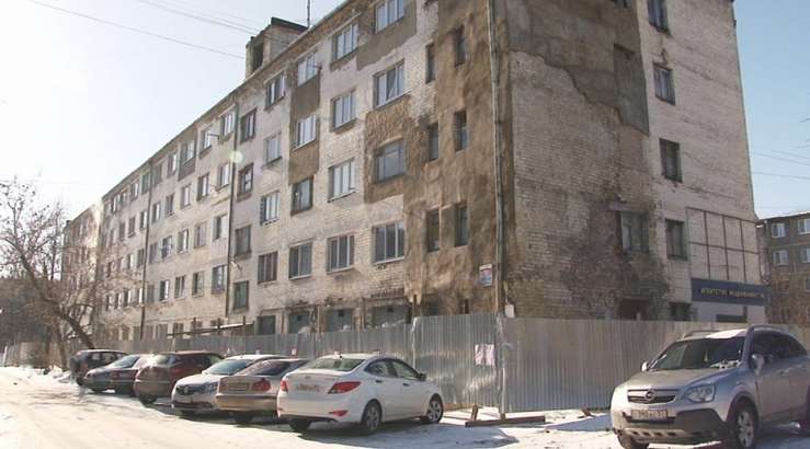 В общежитии на Металлургов, 38, начали делать ремонт вместо расселения