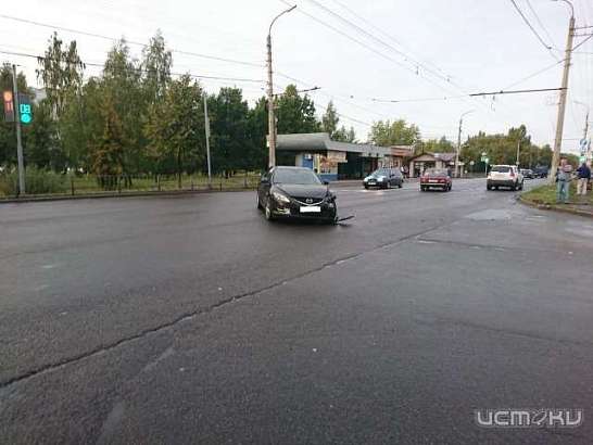 На Московском шоссе «Мазда» въехала в кроссовер «Шевроле»