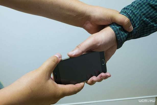 Наглая орловчанка стала фигурантом уголовного дела из-за того, что забрала у мужчины смартфон