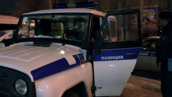 В Орле полицейские увидели странного мужчину и попросили пройти в спецтранспорт