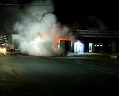 Видео: возле шиномонтажа в Лужках полыхала «Газель»