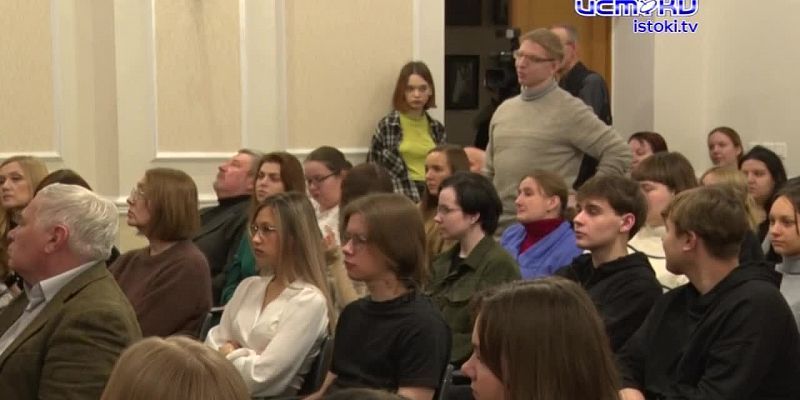 Студенты и преподаватели Орловского государственного института культуры встретились с писателем, военным корреспондентом и участником спецоперации