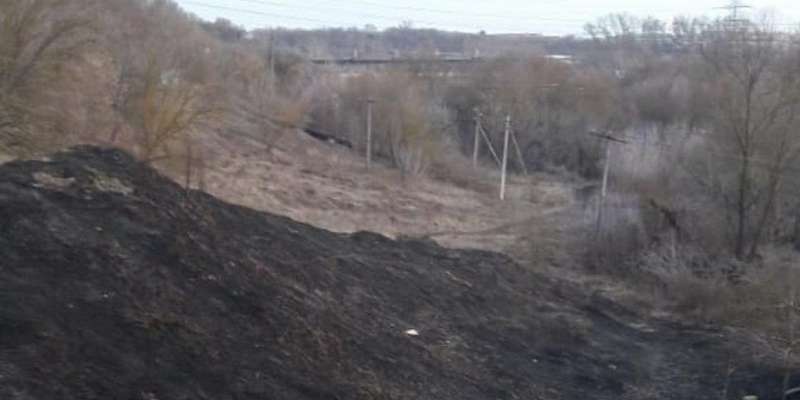 На Орловщине начала гореть сухая трава: накануне потушили девять очагов