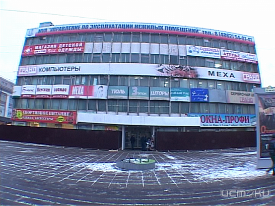 Забор, появившийся на днях у Дома быта, напугал предпринимателей 