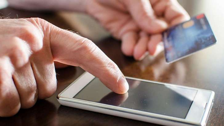 Неизвестные под видом работников банка выманили у жительницы Орловщины крупную сумму