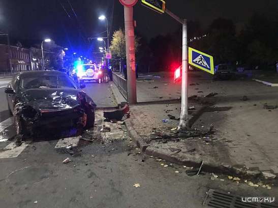 В Орле «Рено» протаранил иномарку и светофор