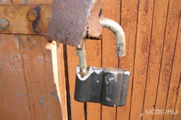 В Дмитровском районе задержали подозреваемых в краже мебели и стройматериалов