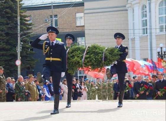 В Орле возложили гирлянду Славы