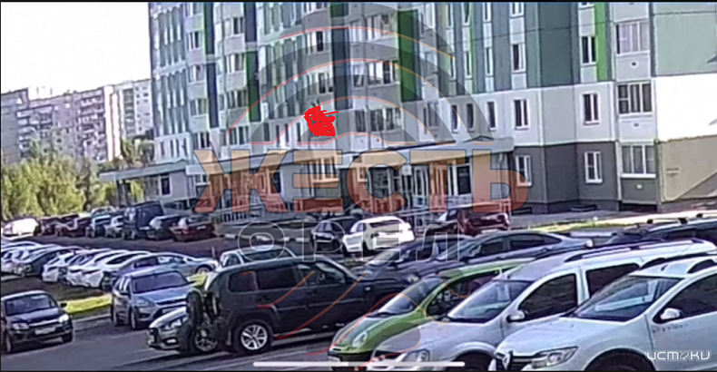 В Орле из окна многоэтажки выпал человек