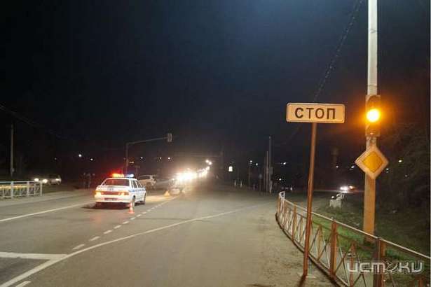 Пока власти бездействуют, на трассе возле Образцово люди страдают в ДТП Пока власти бездействуют, на трассе возле Образцово люди страдают в ДТП