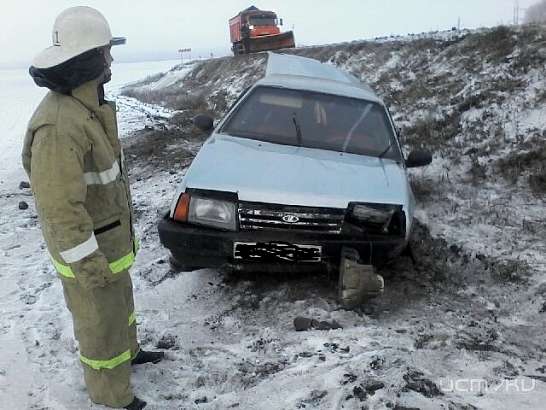 В Покровском районе «ВАЗ» вылетел в кювет В Покровском районе «ВАЗ» вылетел в кювет