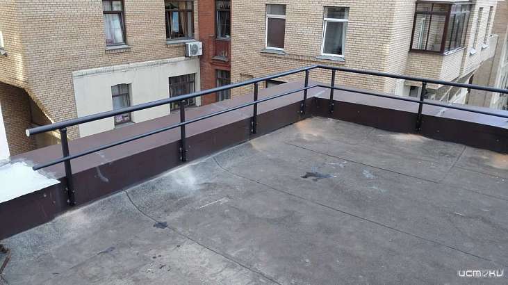 Ограждение плоской кровли – нормы, конструкция