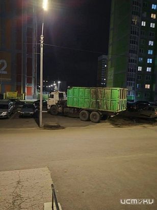 Жители ЖК „Цитрус“ жалуются на мусоровоз: запах и протечки мешают людям