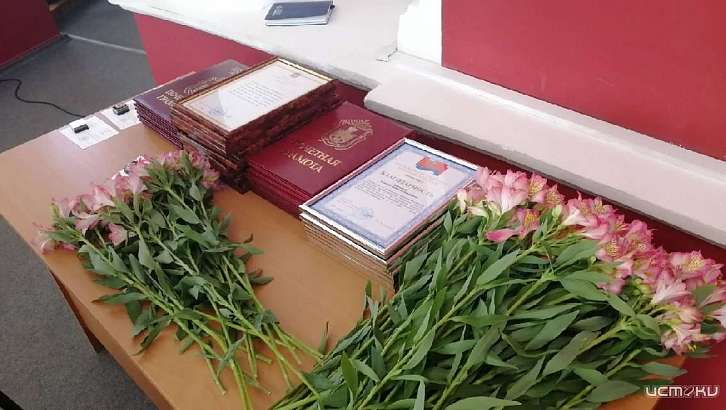 В преддверии Дня медработника в Орле наградили людей в белых халатах