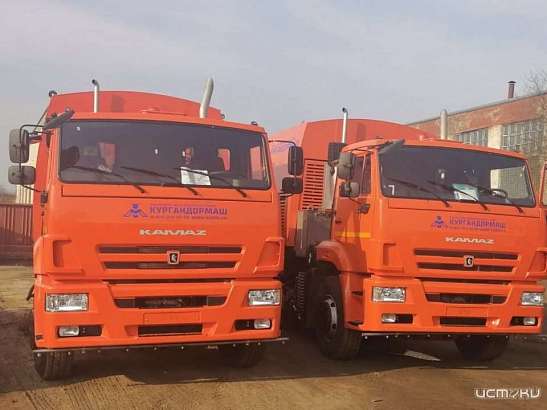 Автопарк "Спецавтобазы" пополнился пылесосами для уборки дорог