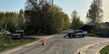 Двое из ларца – одинаковых с лица: под Орлом два водителя-ровесника столкнулись на одинаковых машинах на равнозначных дорогах Двое из ларца – одинаковых с лица: под Орлом два водителя-ровесника столкнулись на одинаковых машинах на равнозначных дорогах