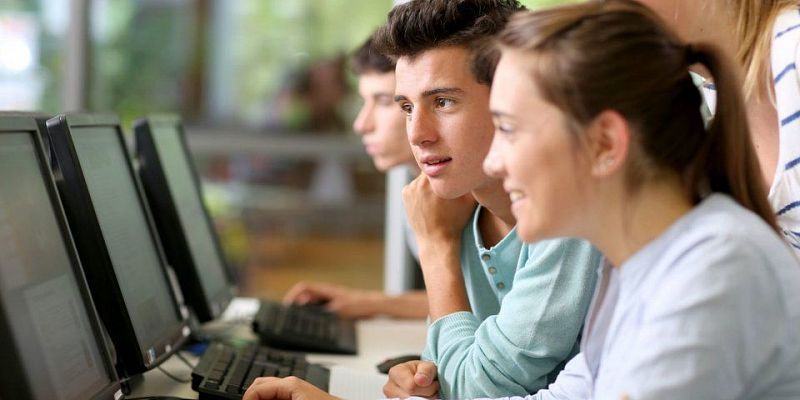 Почему выпускники колледжей находят работу быстрее?