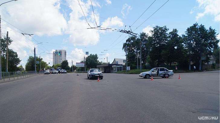 В Орле водитель без прав устроил ДТП, в котором пострадал ребенок