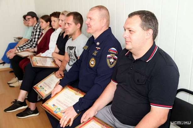 В Орловской области полиция наградила волонтёров 
