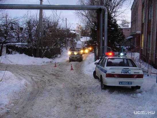 В Орле автомобиль задним ходом сбил женщину