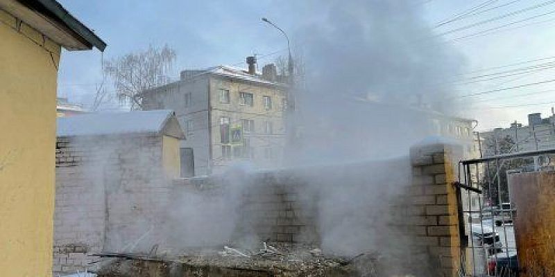 В центре Орла прорвало трубу