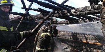 пожар Орловский пенсионер получил ожоги при попытке потушить пожар в хозпостройке